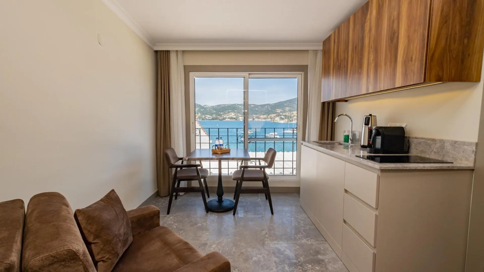Aparthotel Bd Suites Foca