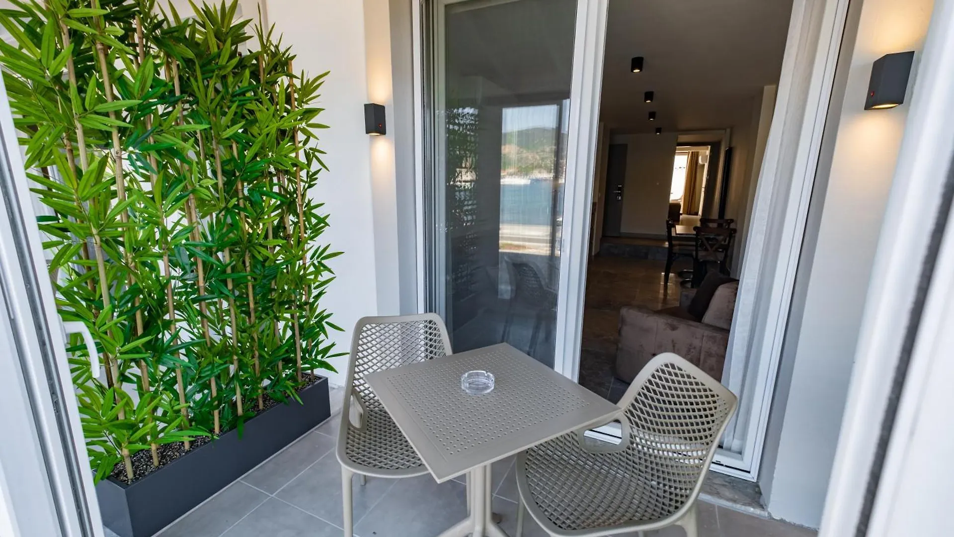 Bd Suites Foca Aparthotel