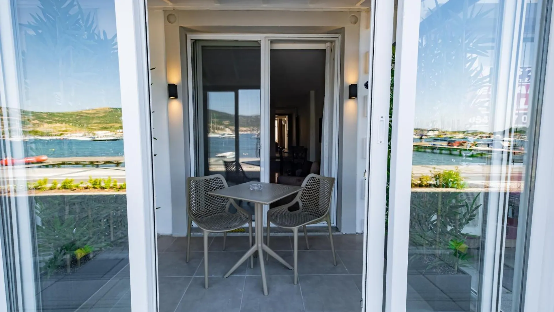 Bd Suites Foca Aparthotel